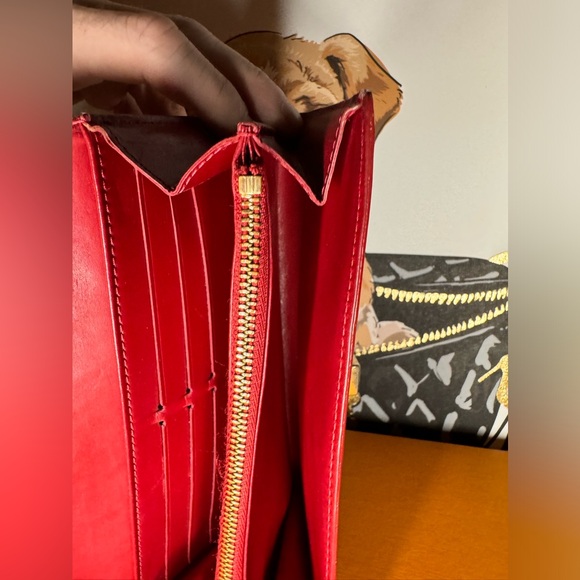 Louis Vuitton Red Vernis Long Wallet with Twist lock and bow - Picture 6 of 10